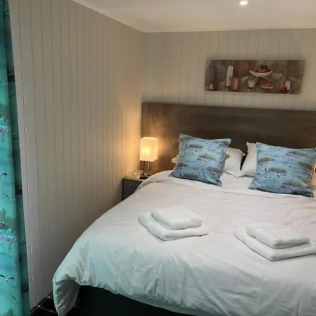 Cedar Boutique Lodge-dog Fishing And Access