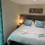 Cedar Boutique Lodge-dog Fishing And Access