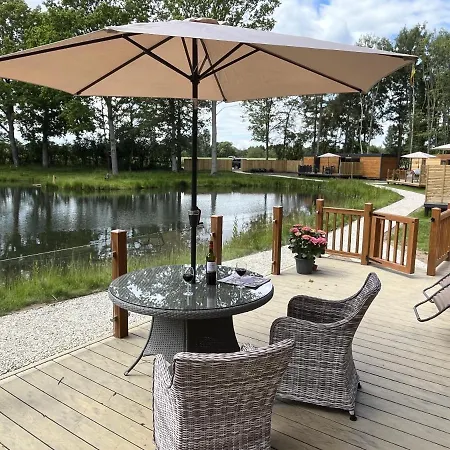 Cedar Boutique Lodge-dog Fishing And Access Semesterbostad *